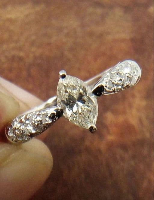 大きいサイズ 18号 Pt900 ダイヤモンド マーキスカット リング