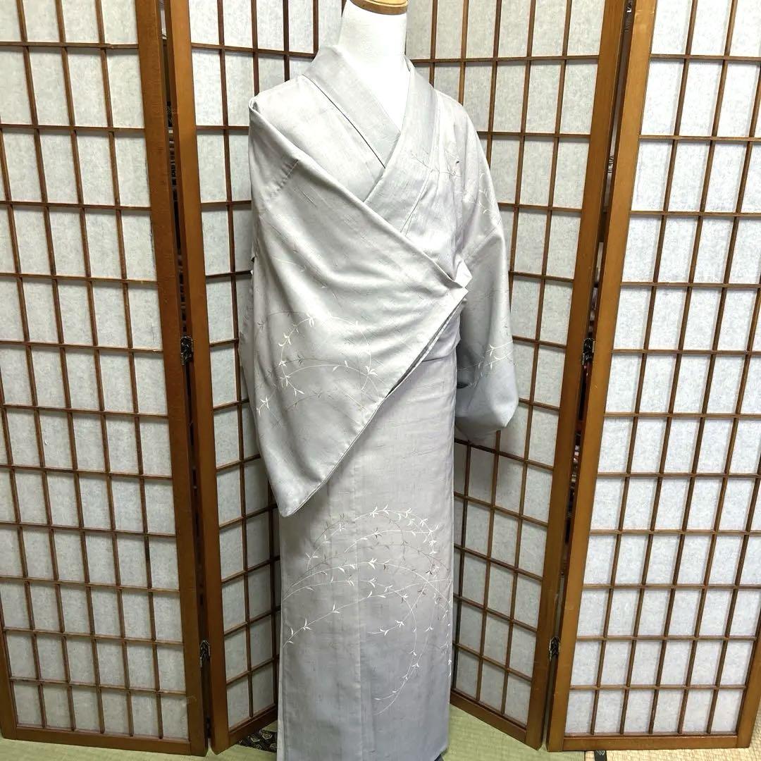 正絹　単衣の紬　《グレー　刺繍　葉》