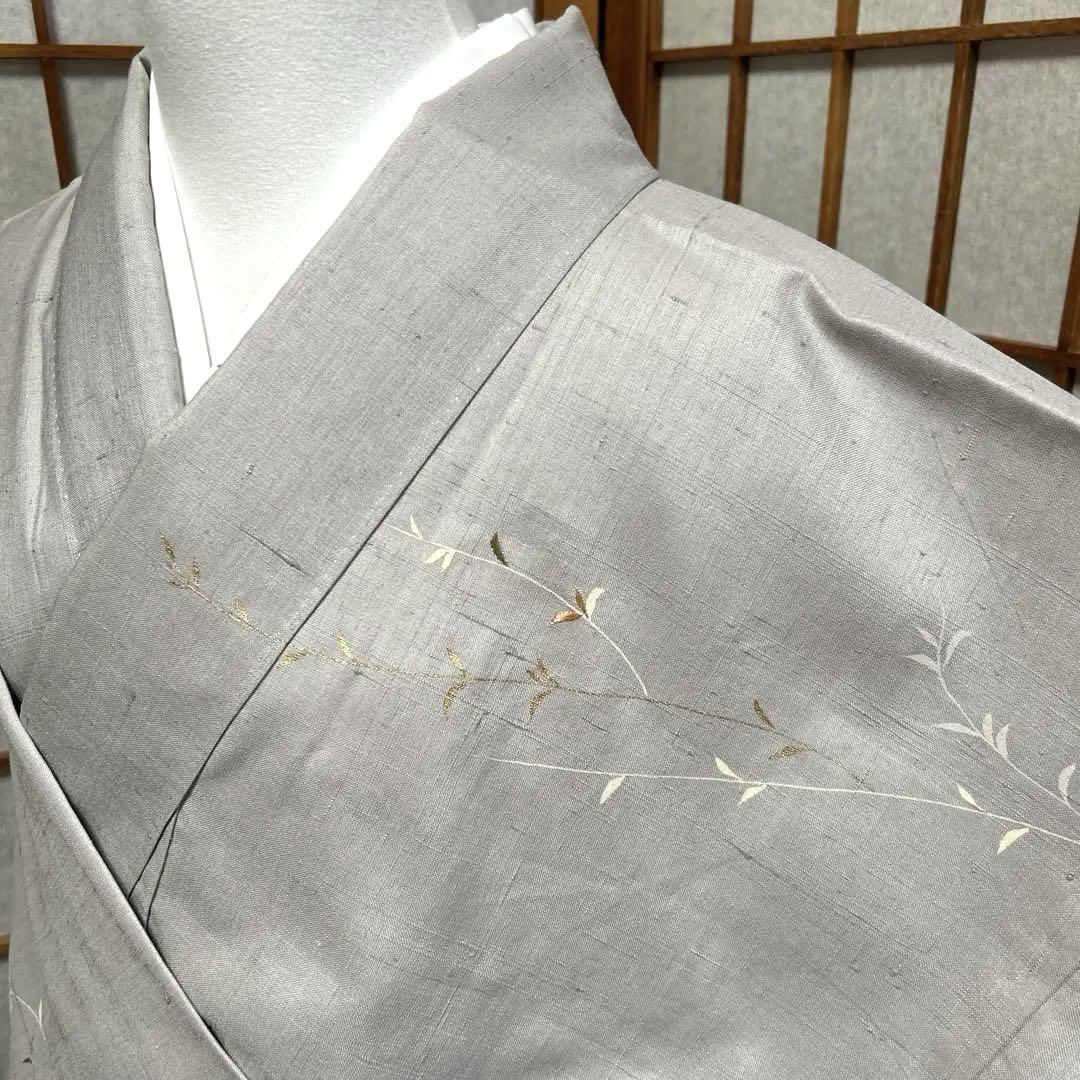 正絹　単衣の紬　《グレー　刺繍　葉》