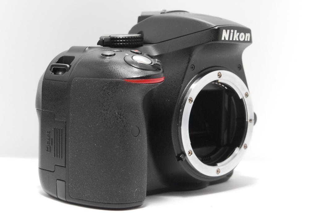 数量限定！在庫処分セール 売り切れ御免 ❣レンズ3本でバッチリ対応！❣Nikon D5300❣WiFi搭載即スマホ デジタルカメラ