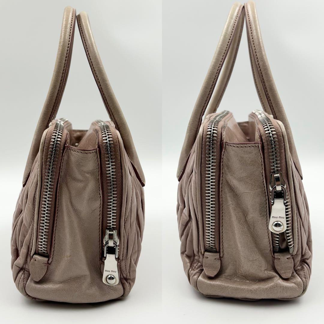 MIUMIU ハンドバッグ マテラッセ 2way ショルダー ロゴ金具 斜め掛け MIUMIU ハンドバッグ マテラッセ 2way ショルダー ロゴ金具 斜め