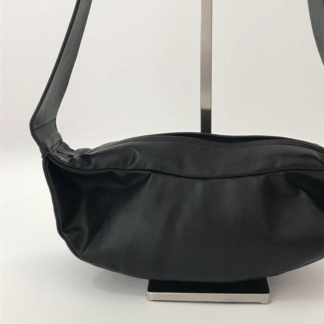 COS レザー クロスボディ クレセント バッグ ブラック 新入荷
