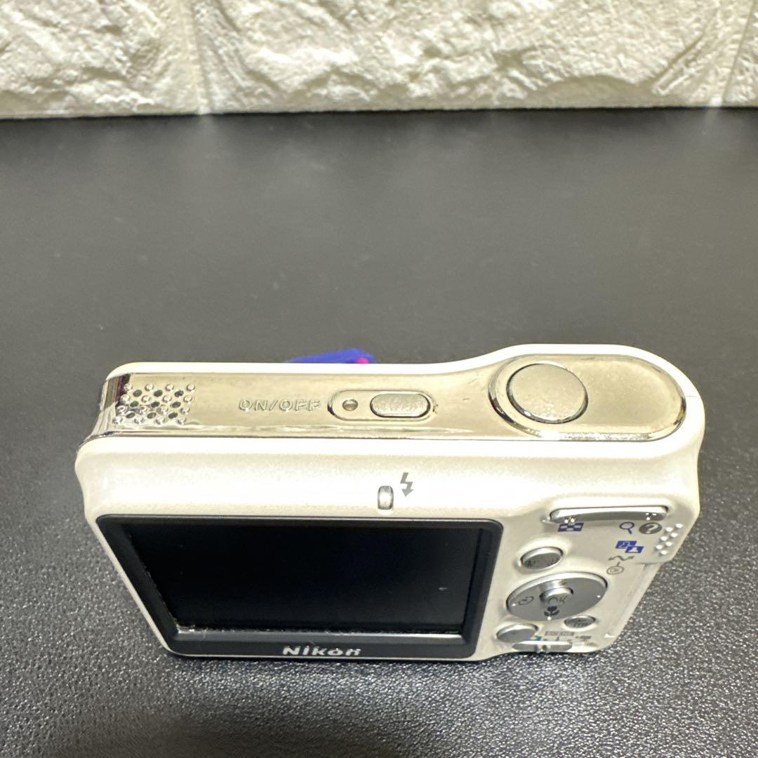 ニコンNikon COOLPIX L6 動作品　中古良品　単三電池式 ニコンNikon COOLPIX L6 動作品 中古良品 単三電池式