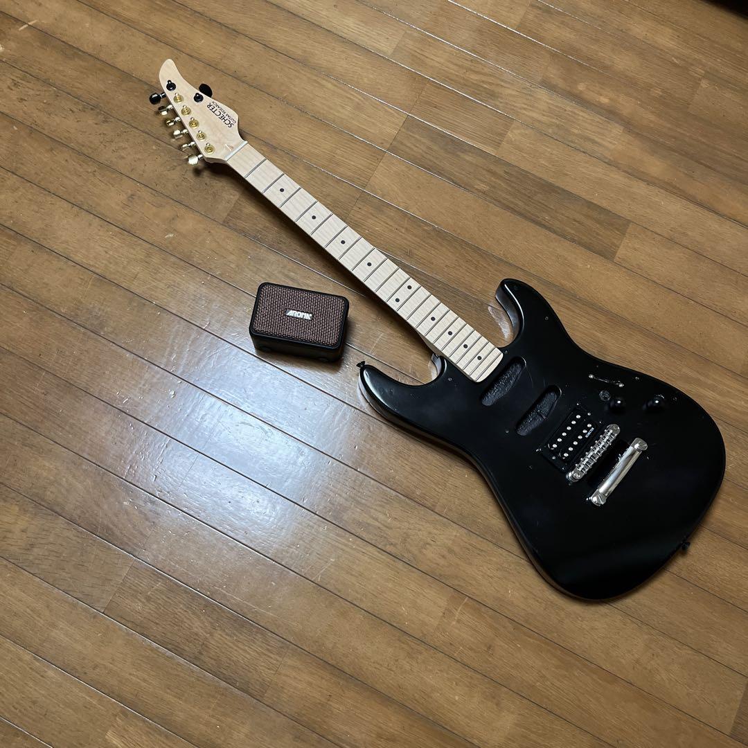 パーツどり用ジャンクギター　ミニアンプ（こちらは正常です。）