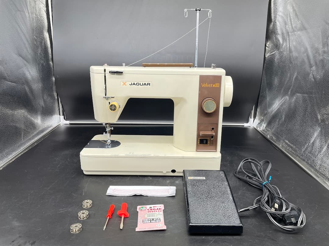 ☆安心保証付き☆　ジャガー　MT303　ベルベット　職業用ミシン本体