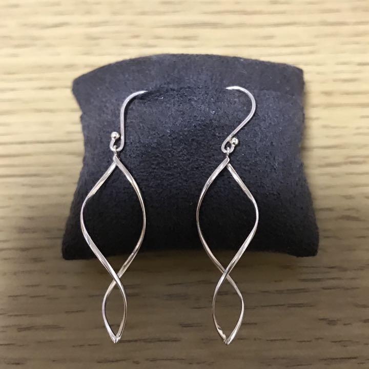 セールSALE☆ 【美品】ココシュニック 8の字のようなピアス K10 - www