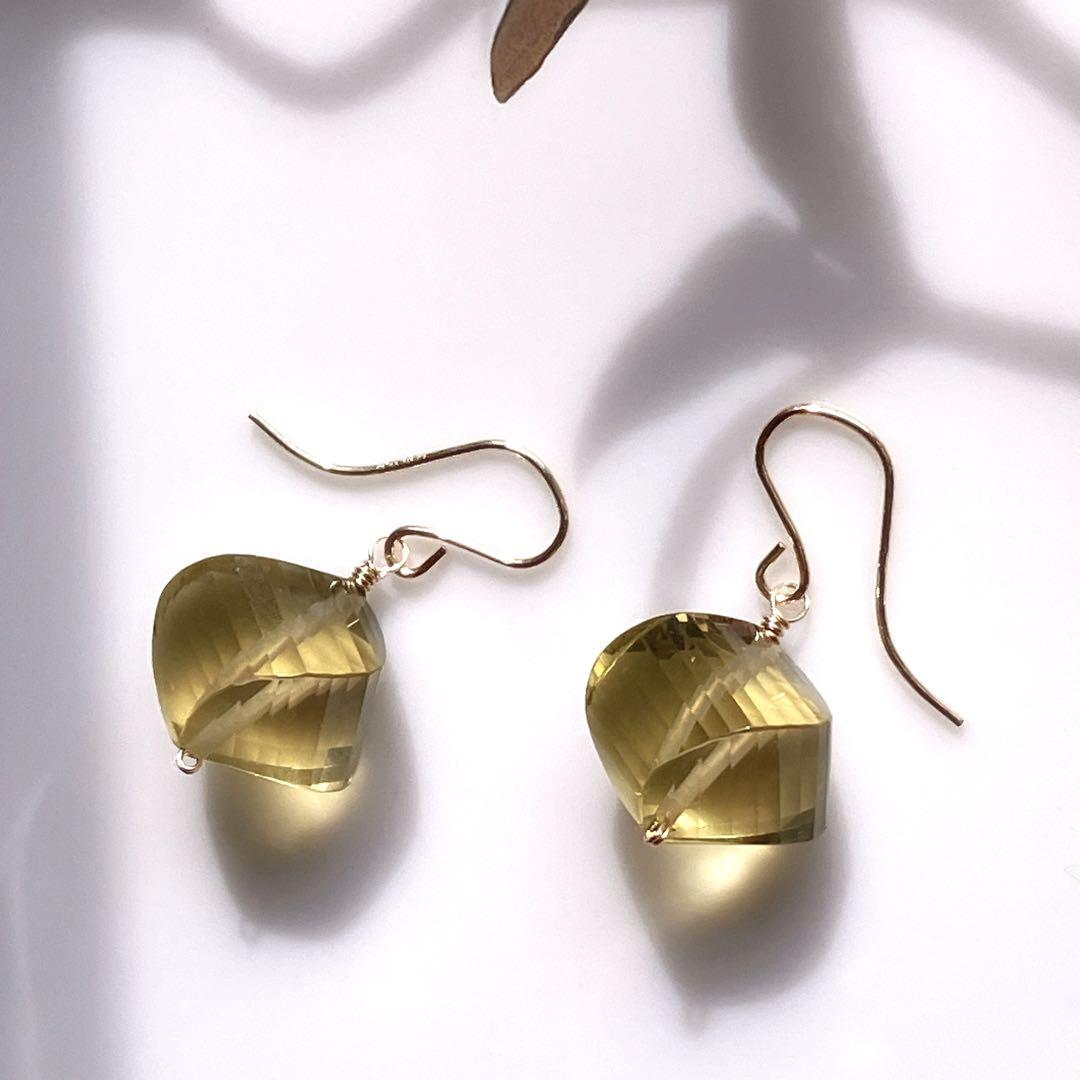 Kaya◆ひねりコンケーブカット✧ハニークォーツピアス