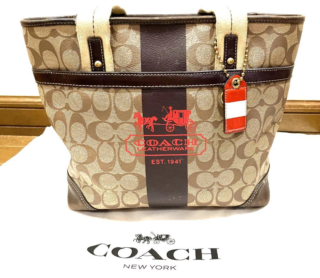 正規COACHトート　ブラウンシグネチャー柄入れる所は3つ内側にも柄とロゴ　美品