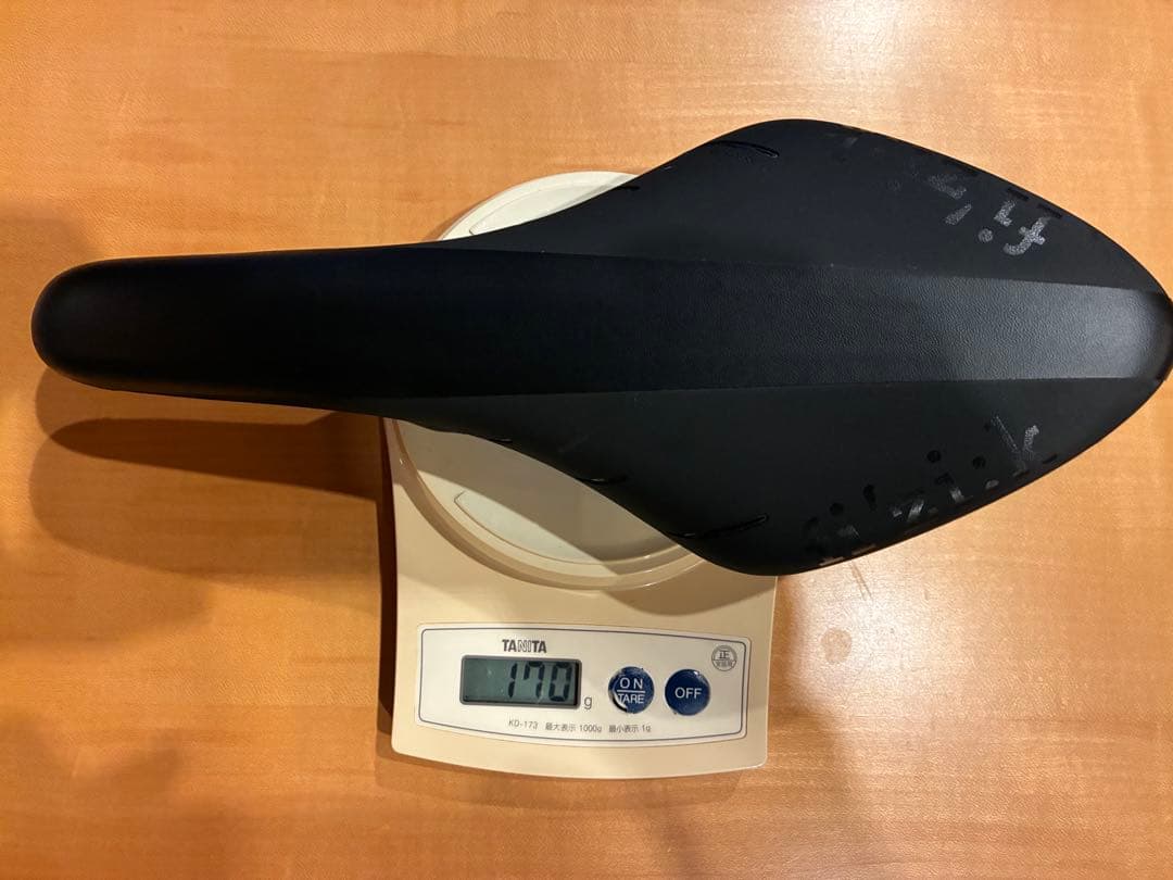 アリオネR1やや傷や汚れあり