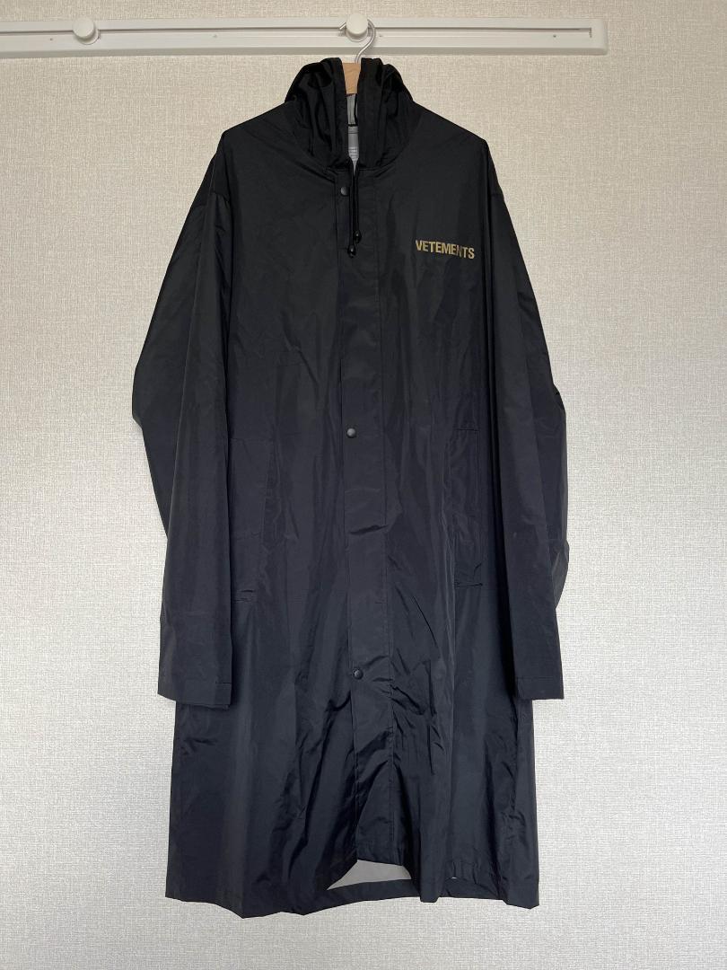 VETEMENTS レインコート