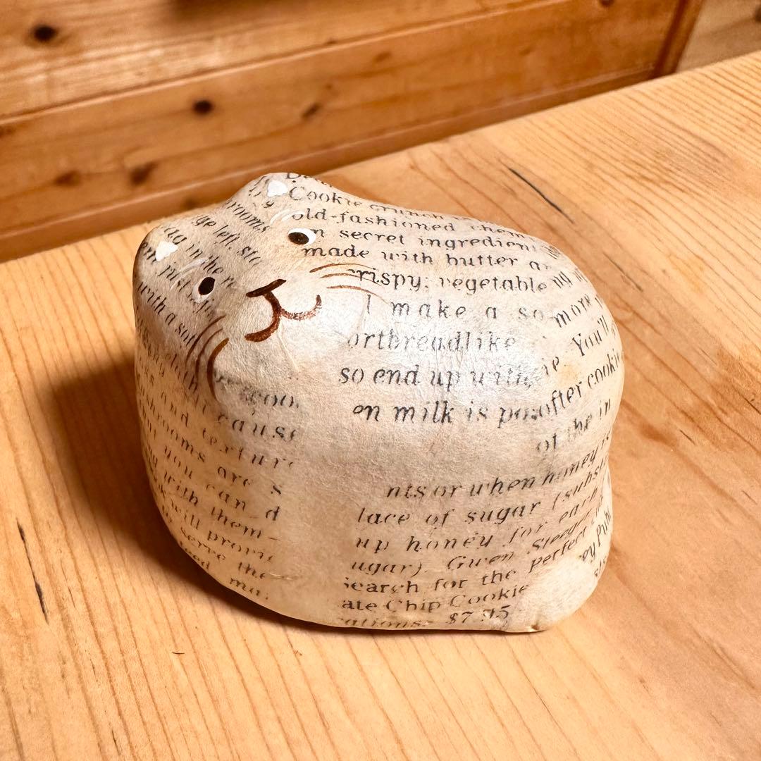 ナチュラルな英字新聞でできた猫ちゃんのオルゴール♡サンキョーの