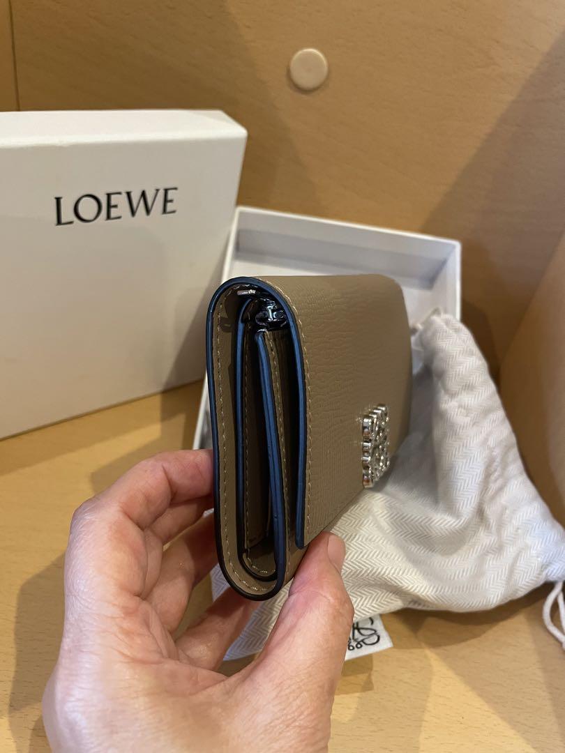 ロエベ3つ折り財布　新品未使用