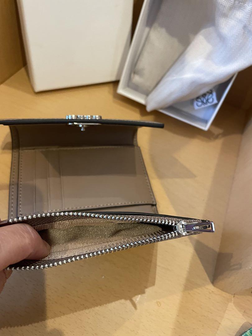 ロエベ3つ折り財布　新品未使用