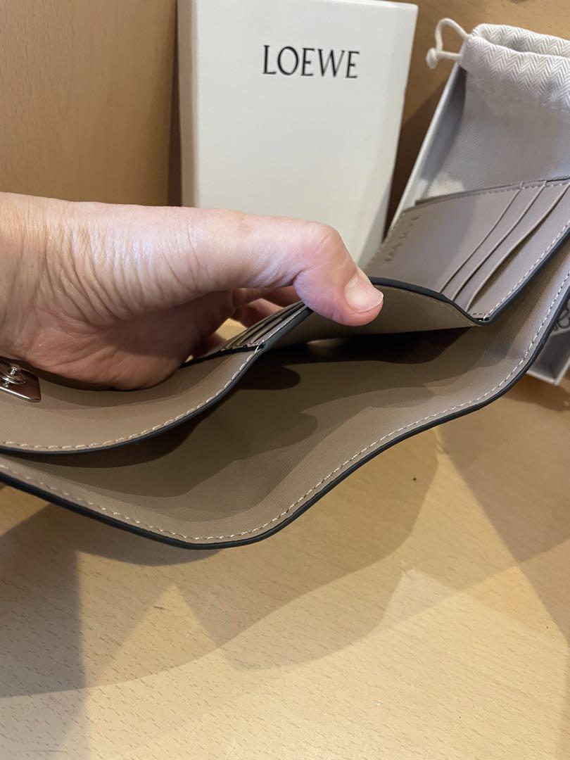 ロエベ3つ折り財布　新品未使用