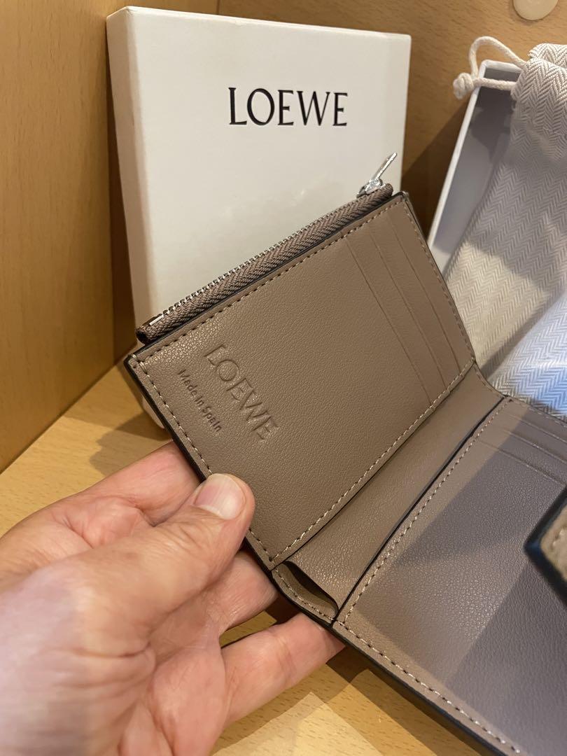 ロエベ3つ折り財布　新品未使用