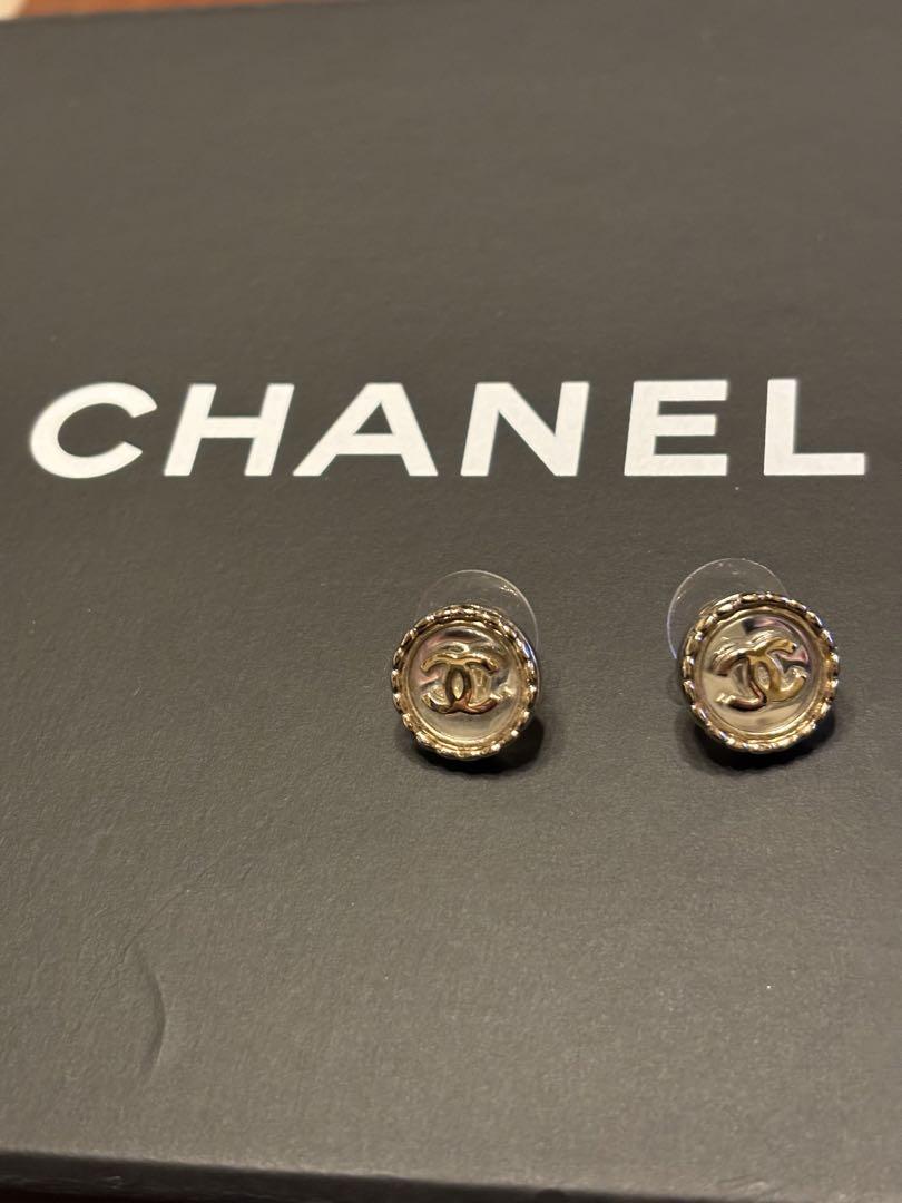 CHANEL ゴールド ロゴ ピアス