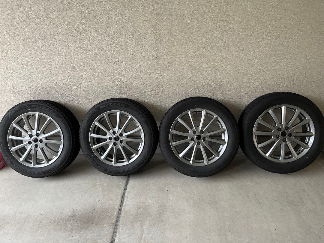 トヨタ ライズ ハイブリッド ダイハツ ロッキーハイブリッド用 スタッドレス中古