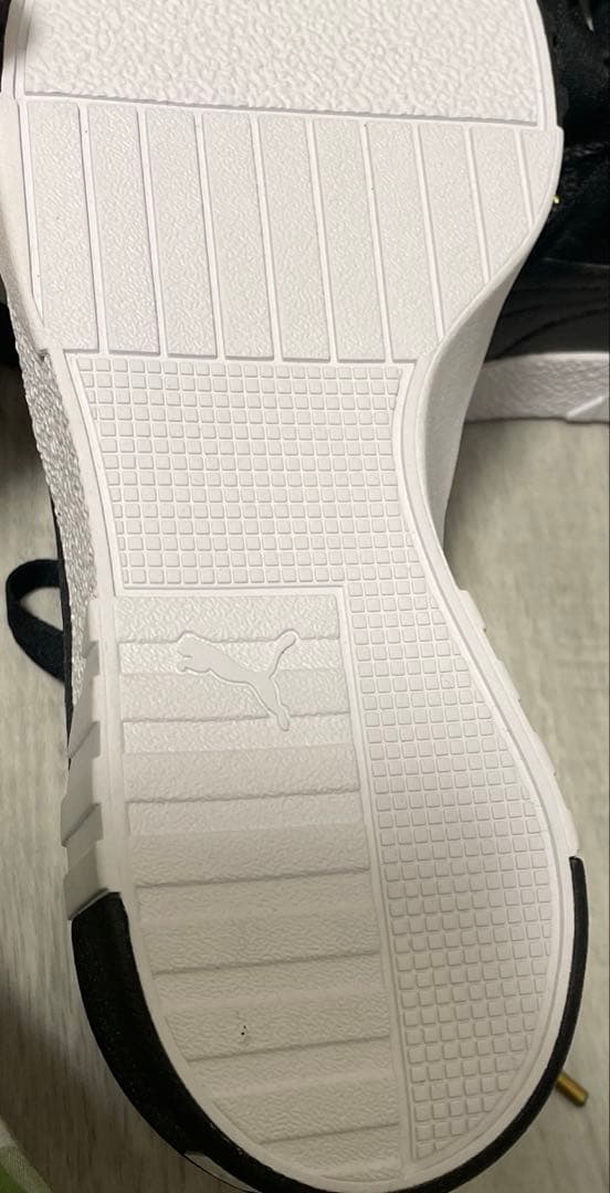 匿名配送 24cm Puma ブラック スニーカー 女性 白黒 シンプル 匿名配送 24cm Puma ブラック スニーカー 女性 白黒 シンプル