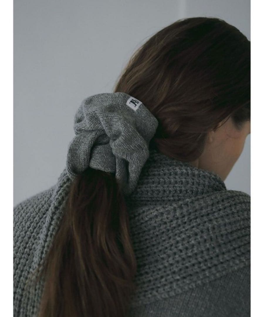 HER. コットンウールニットシュシュ グレー 新品未開封 ヘアゴム アクセ HER. コットンウールニットシュシュ グレー 新品未開封 ヘアゴム アクセ