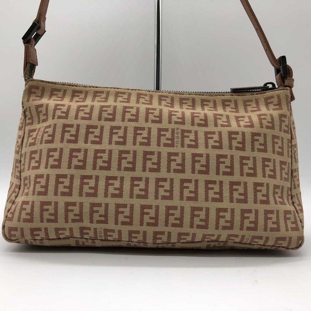 美品　FENDI フェンディ ズッキーノ　アクセサリーポーチ　ワンショルダー 美品✨FENDI フェンディ ズッキーノ アクセサリーポーチ ワン