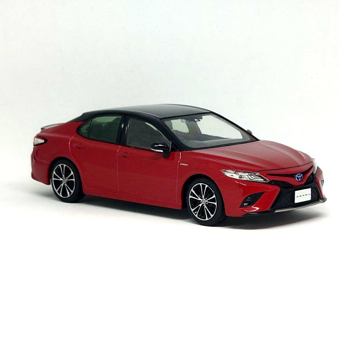 トヨタ カムリ WS アティチュードブラックマイカ×エモーショナルレッドⅡ 前期