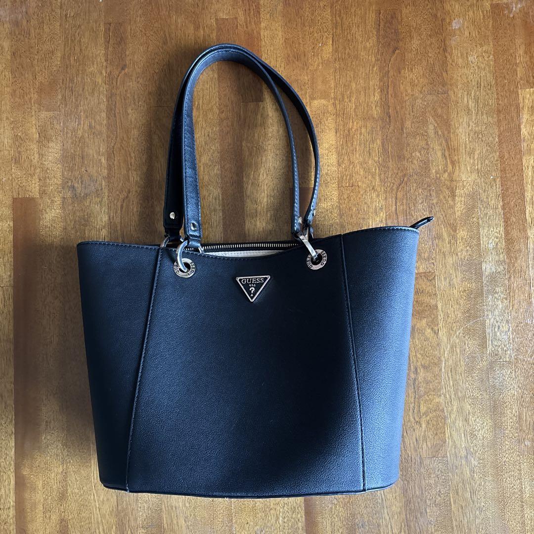 GUESS ブラック トートバッグ - メルカリ