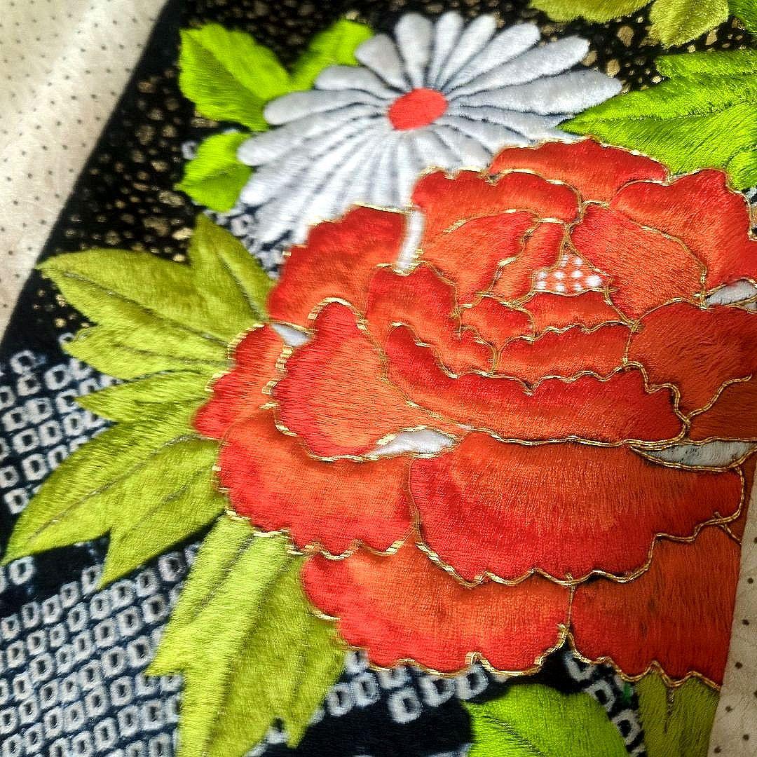 正絹 振袖MIX 花刺繍黒絞り 着物リメイクスカート - メルカリ