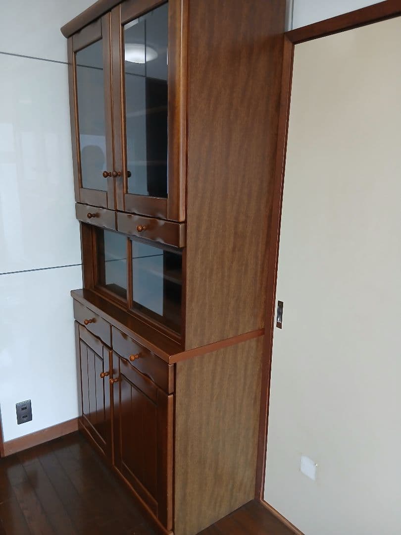 木製食器棚目立った傷や汚れなし