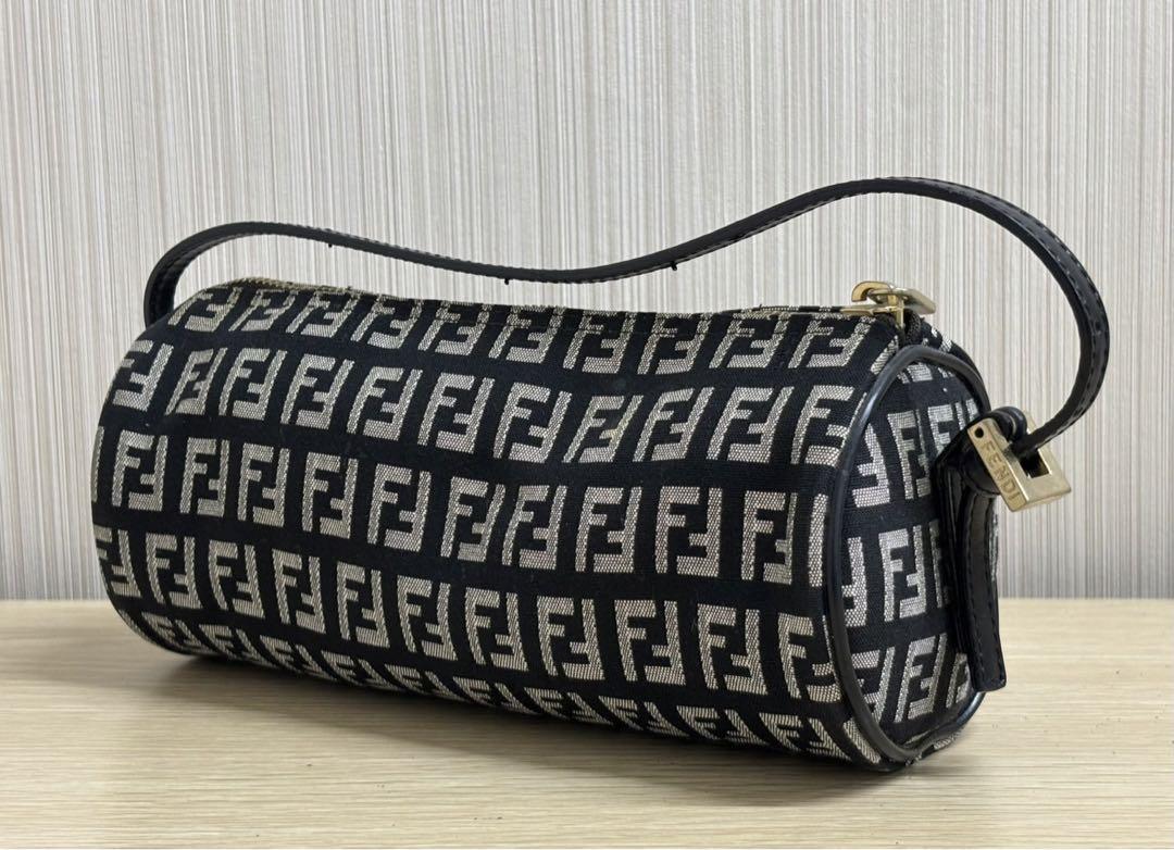 FENDI フェンディ アクセサリーポーチ ズッキーノ ズッカ 筒型
