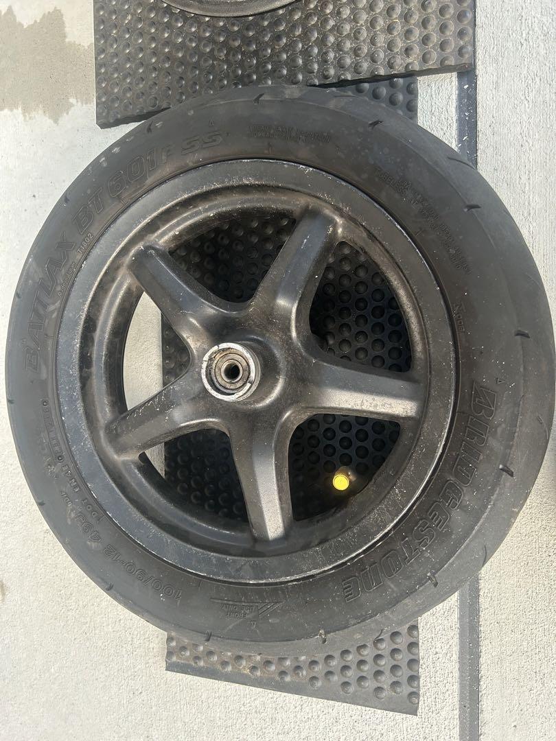 中古 ピレリ スーパーコルサV4 SC1 110/70 140/70 前後セット パーツ
