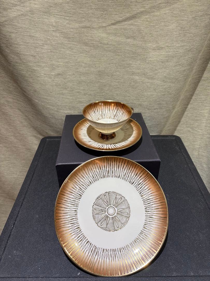 ウィーン ティーカップ ソーサーとお皿 アンティーク品目立った傷や汚れなし