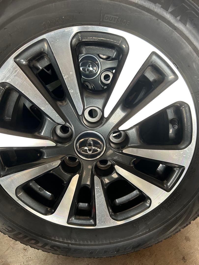 195/65R17 スタッドレス　2023年　ブリザック ノア　ヴォクシー岐阜