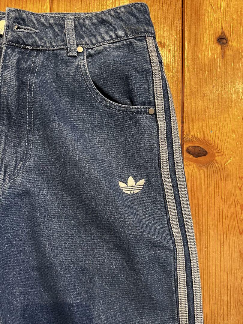 adidas ワイドレッグデニムパンツ