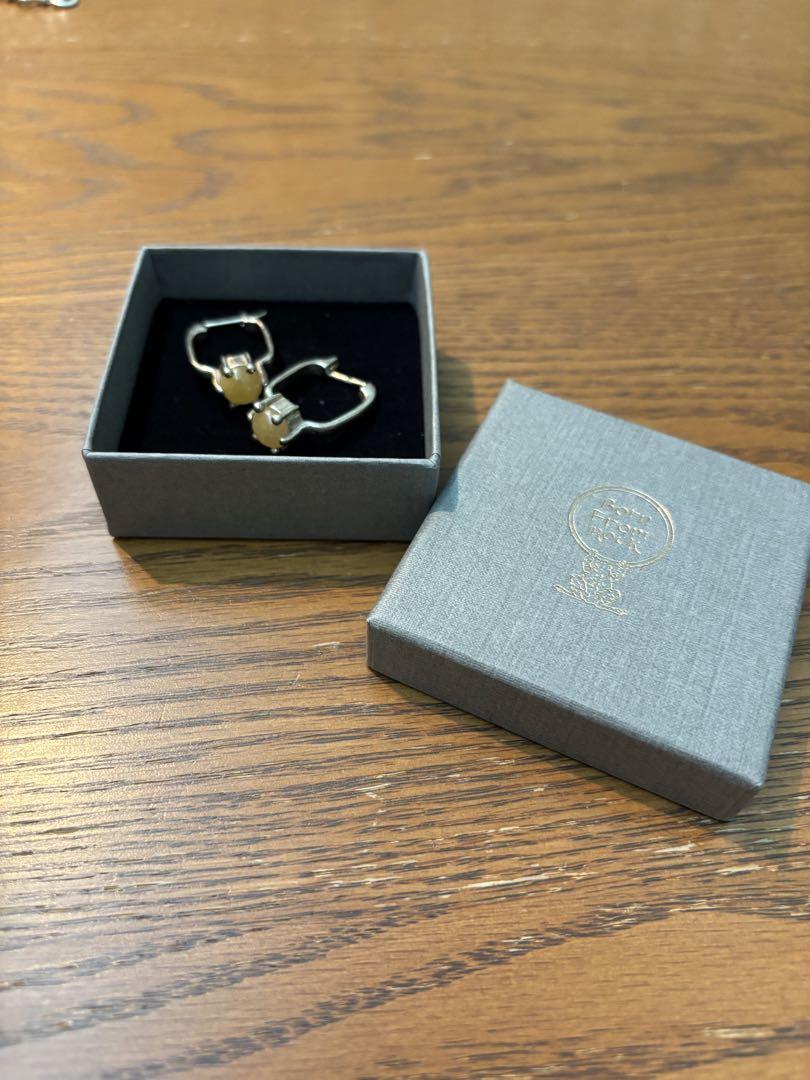 アクセサリー Born From Rock Onyx Heirloom Earring