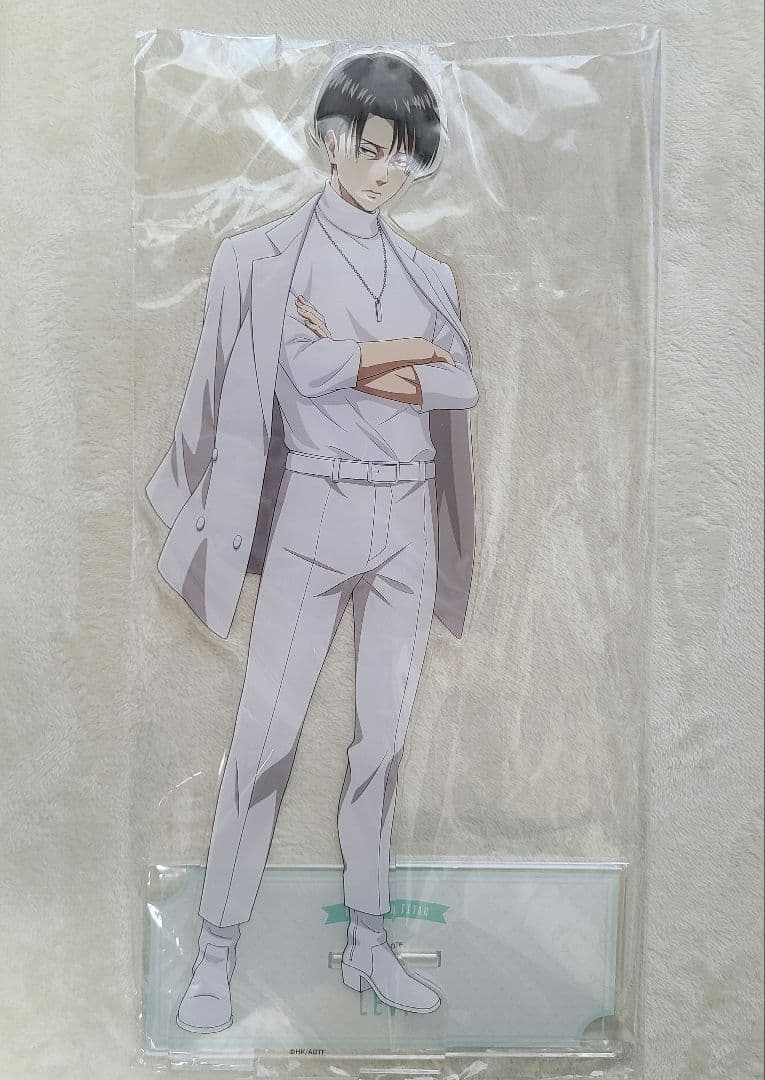 進撃の巨人　リヴァイ　ホワイトコーデシリーズ　ビッグアクリルスタンド