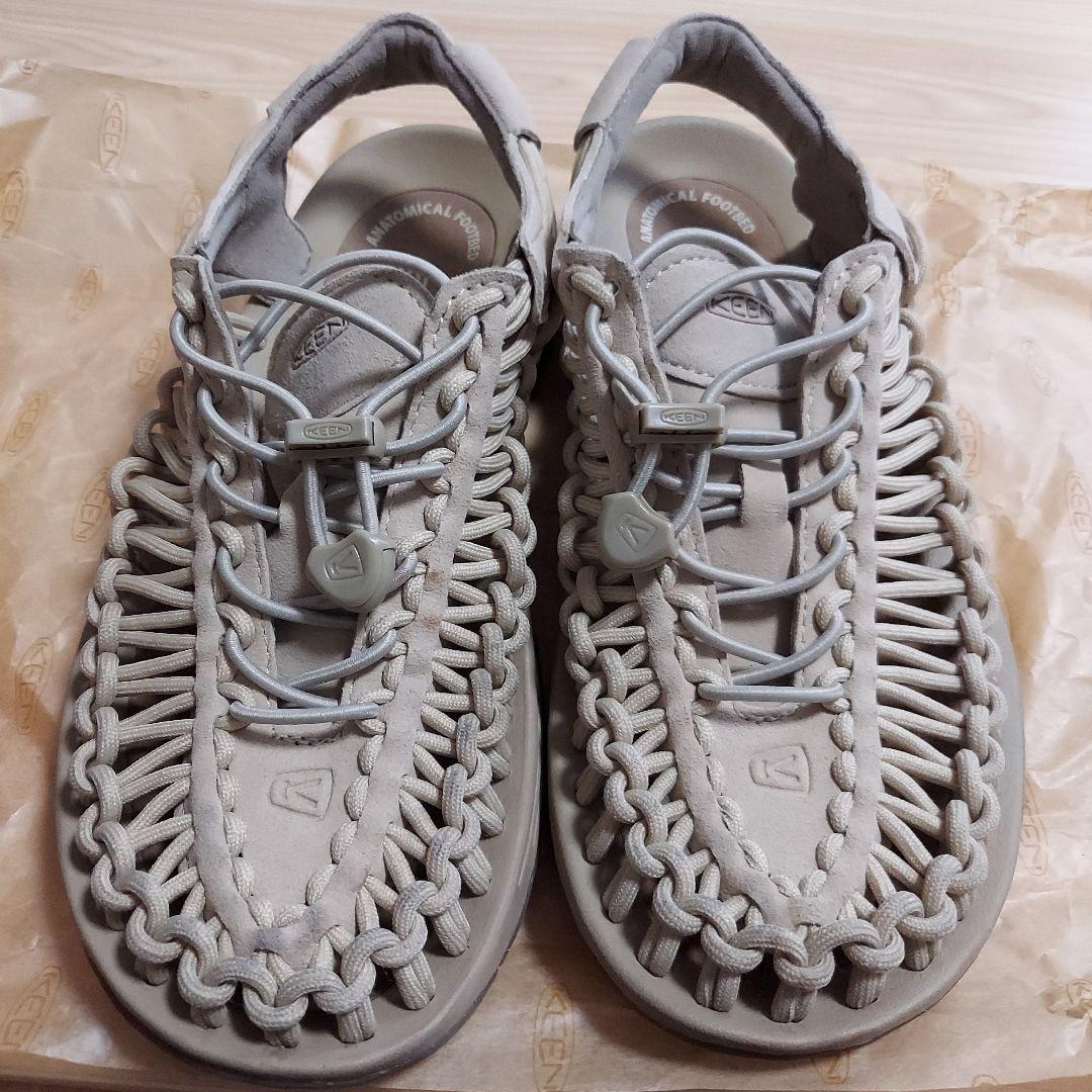 KEEN 24cm新品サンダルスニーカー ベージュ UNEEK O3 / ユニーク オースリー / レディース スニーカー