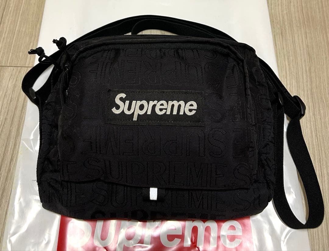 24時間以内発送 完売品 美品 黒色 19ss Shoulder Bag 24時間以内発送 完売品 美品 黒色 19ss Shoulder Bag