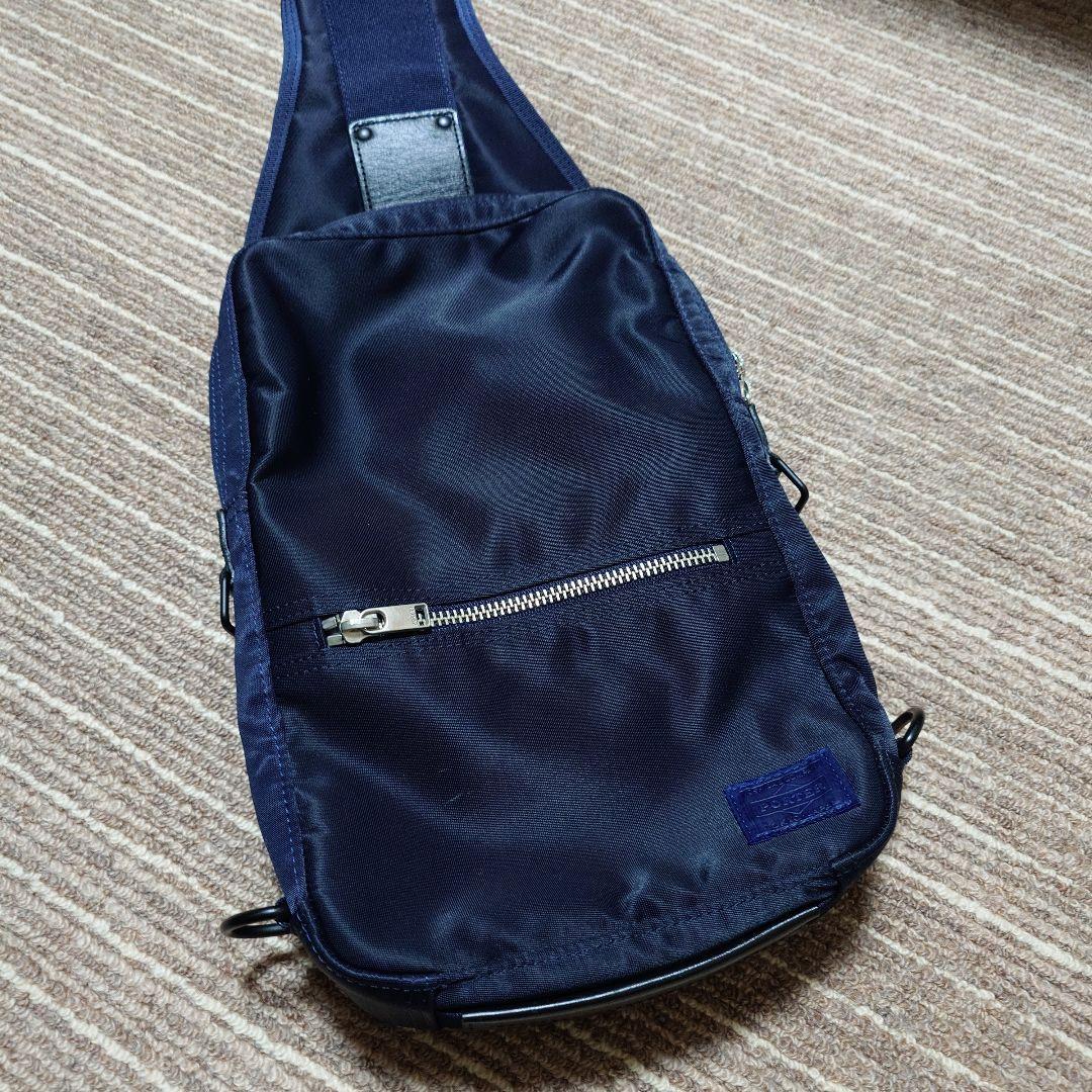【美品】PORTER　ポーター　リフト　ボディバッグ　スリングバッグ　ネイビー