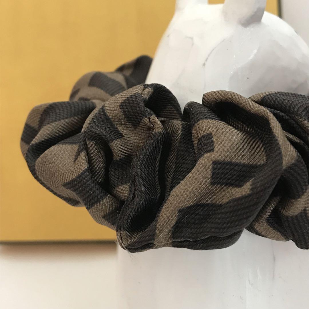 【美品！】FENDI ズッカ柄　シルク製　リボンシュシュ　ヘアゴム　箱付き