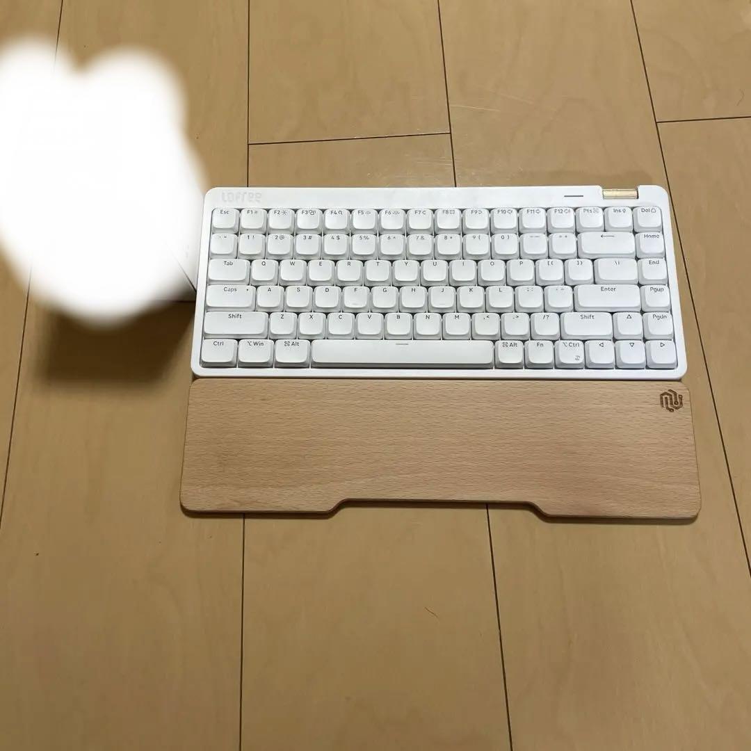 Lofree Flow lite 84 ホワイトとNuphy パームレスト