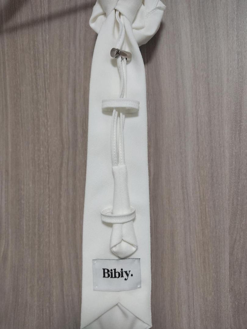 Bibiy ROSETTE NECK TIE グレー IMG_4359.jpg?v=1736392595&