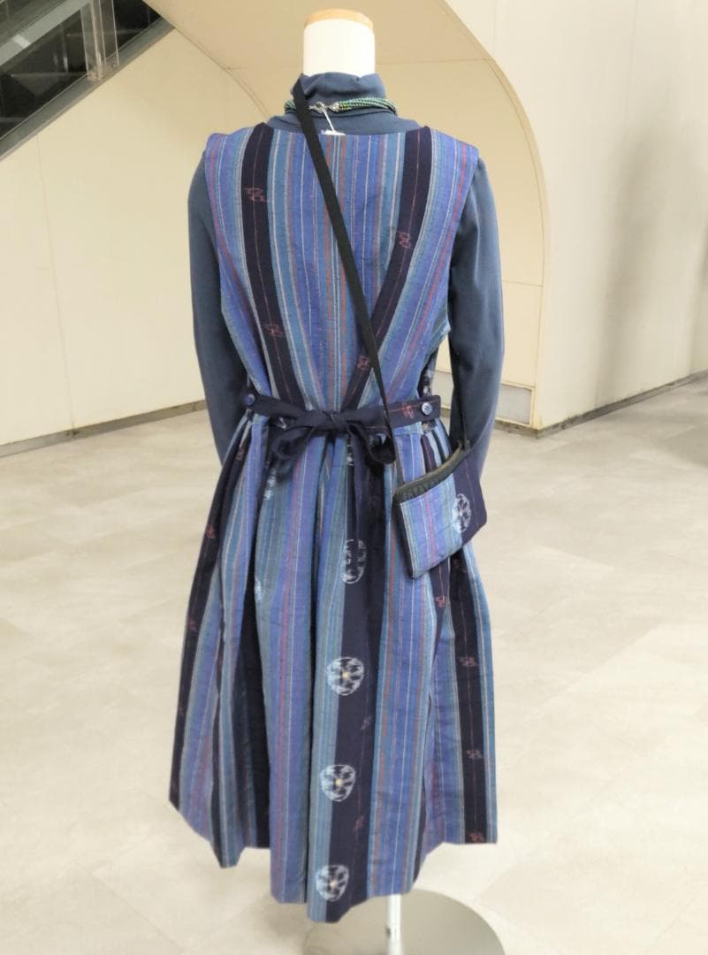 ジャンバースカート・紬絹・裏地あり・スマホ入れポシェット付き ジャンバースカート・紬絹・裏地あり・スマホ入れポシェット付き