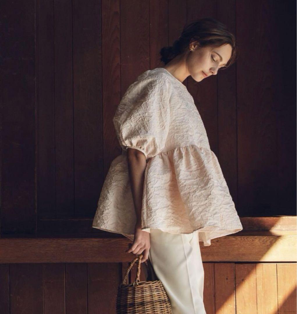 新品未使用 ohga オーガ フラワー ブラウス FLOWER CUTSEW