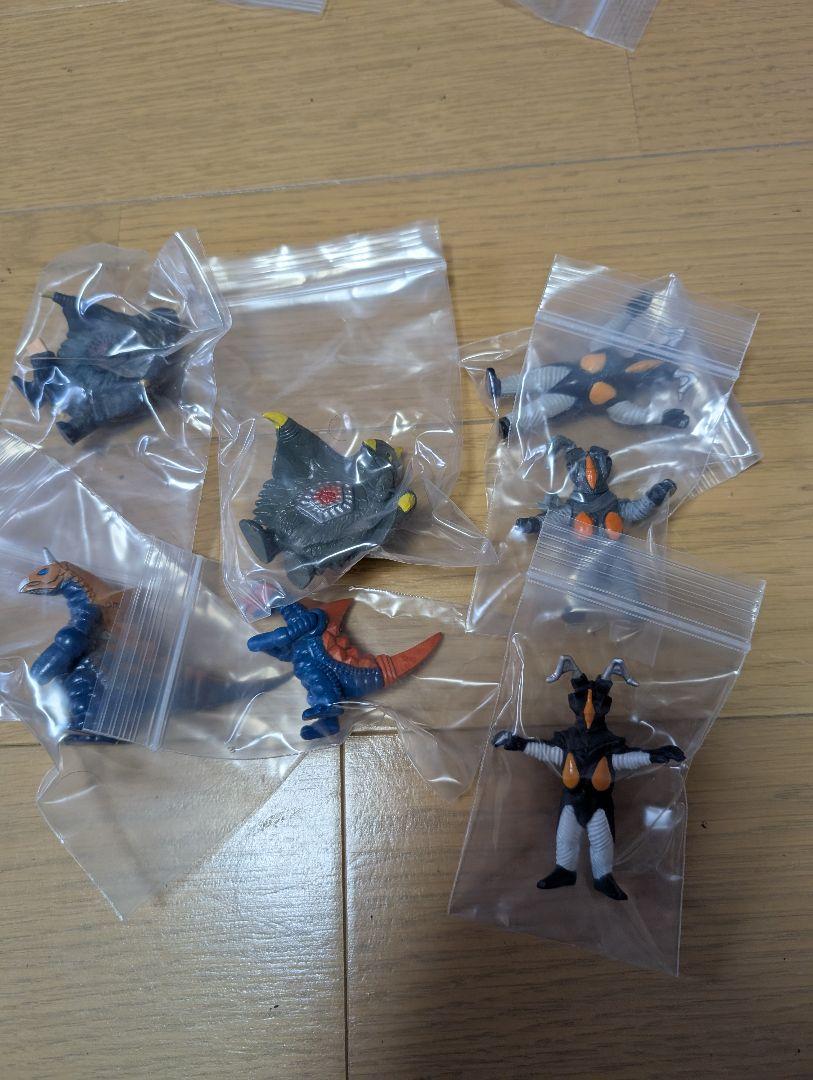 昭和　ウルトラマン怪獣　ミニフィギュア　全54種類＋3種類オマケ