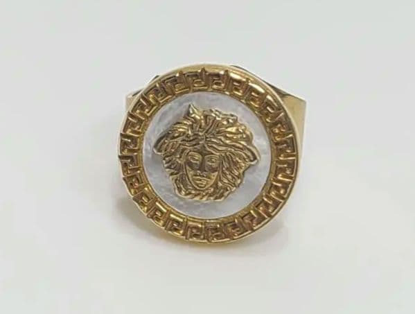 中 ヴェルサーチ メデューサリング シェル ゴールドGianni Versace