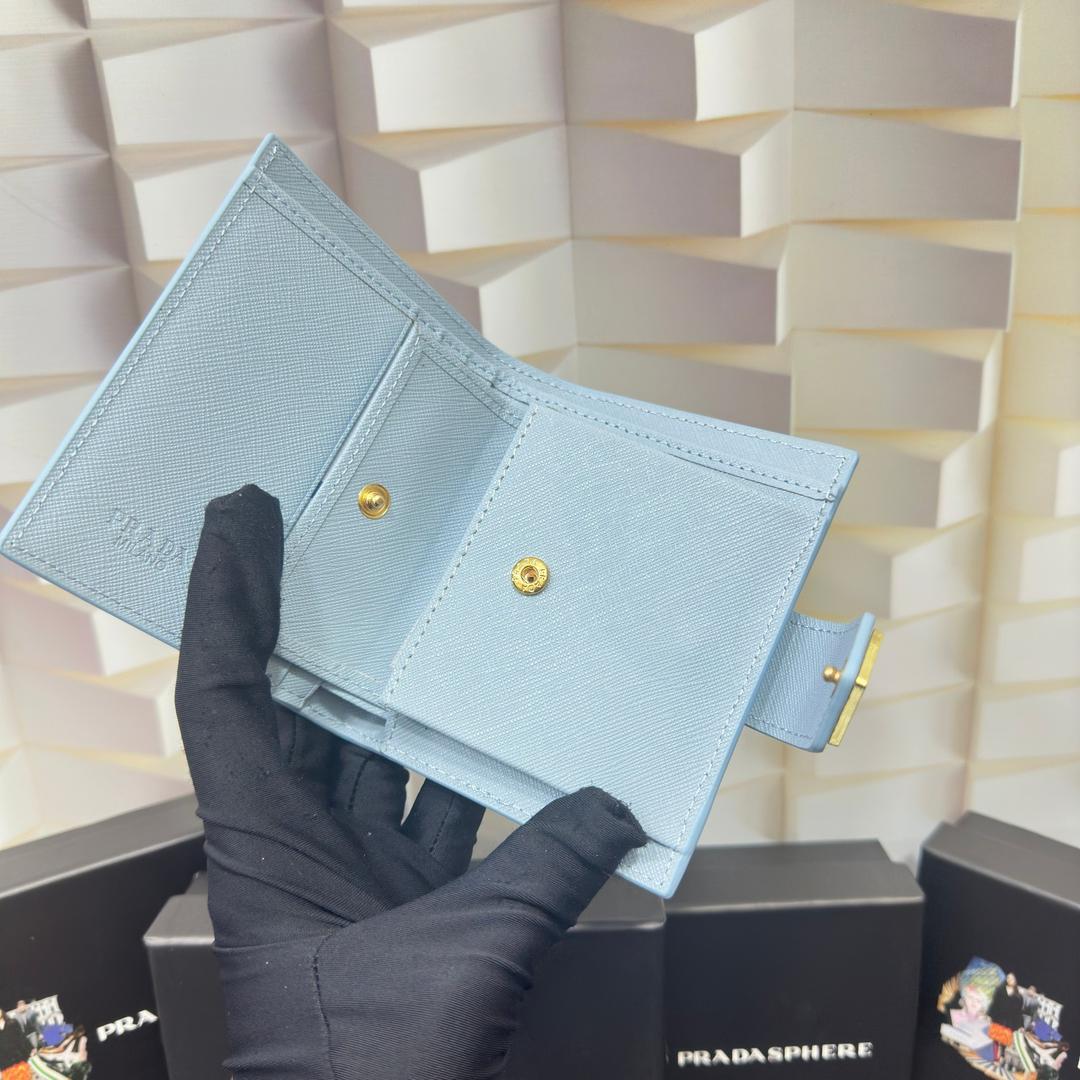 【極美品】プラダ ブルー 二つ折り財布