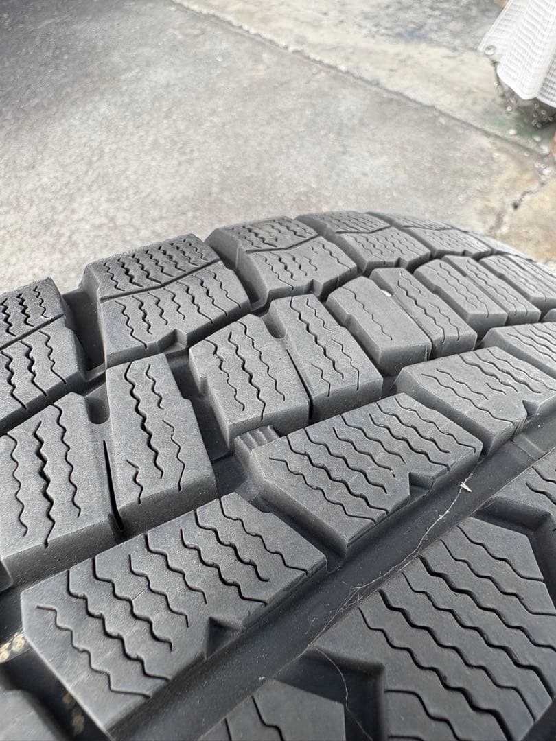 16インチスタッドレス 195 55 r16 バリ溝やや傷や汚れあり BRIGHTFACE_UK