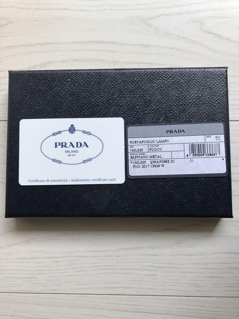 PRADA 赤 レザー 二つ折り財布