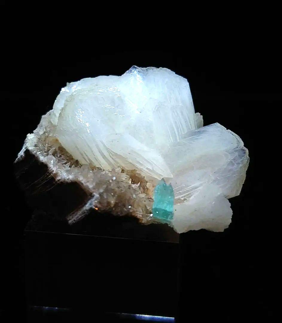 アポフィライト インド産 鉱石 鉱物 ミネラル 標本 原石 犬牙状 アポフィライト インド産 母岩付き 鉱石 鉱物 ミネラル 標本 原石 犬牙