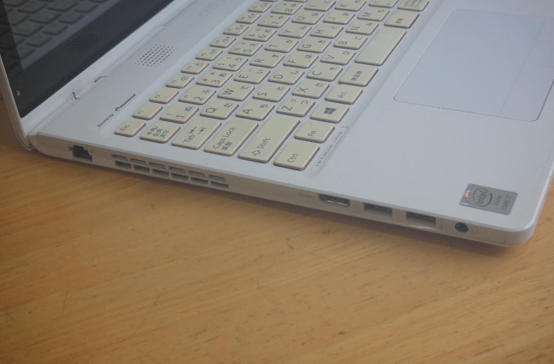Lifebook AH77|M